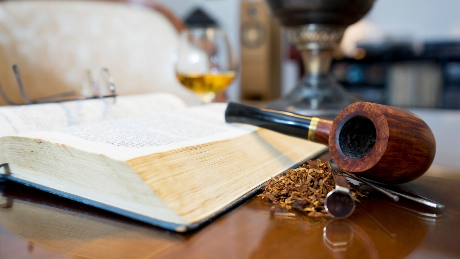 The history of Pipe tobacco - A complete guide to Pipe tobacco by Enjoy Dokha in the UK pipe smoking